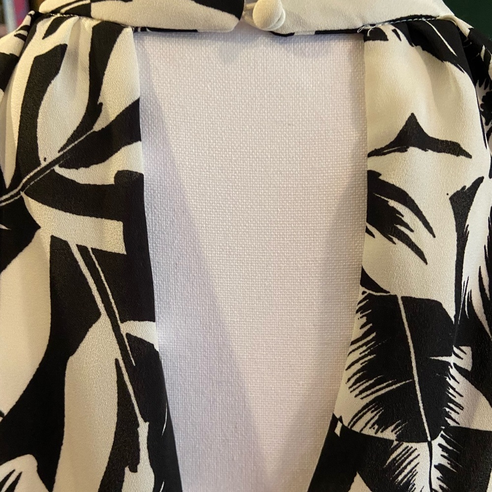 NWT EXPRESS Black/ White Floral Sleeveless Dress Size 14 - Picture 4 of 11
